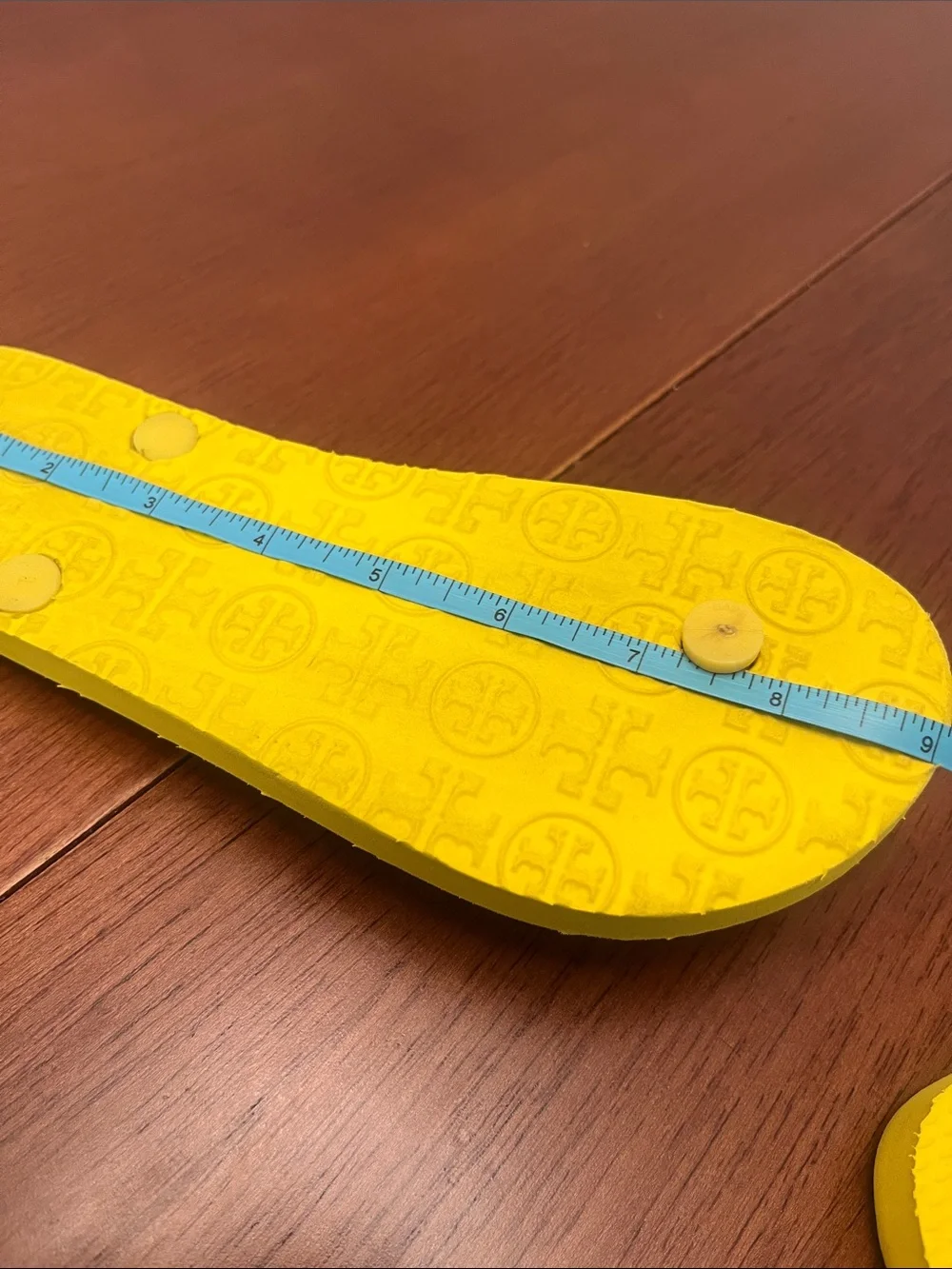 Tory Burch Kids Yellow Logo Rubber Flip Flops Sz 1